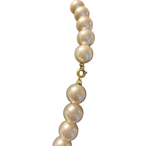 Vintage Faux Pearl Necklace With Gold Clasp - Classy Jewelry For Your Inner Gran - Picture 2 of 2